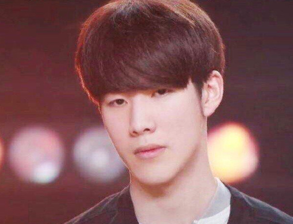 人群中央 人群中央